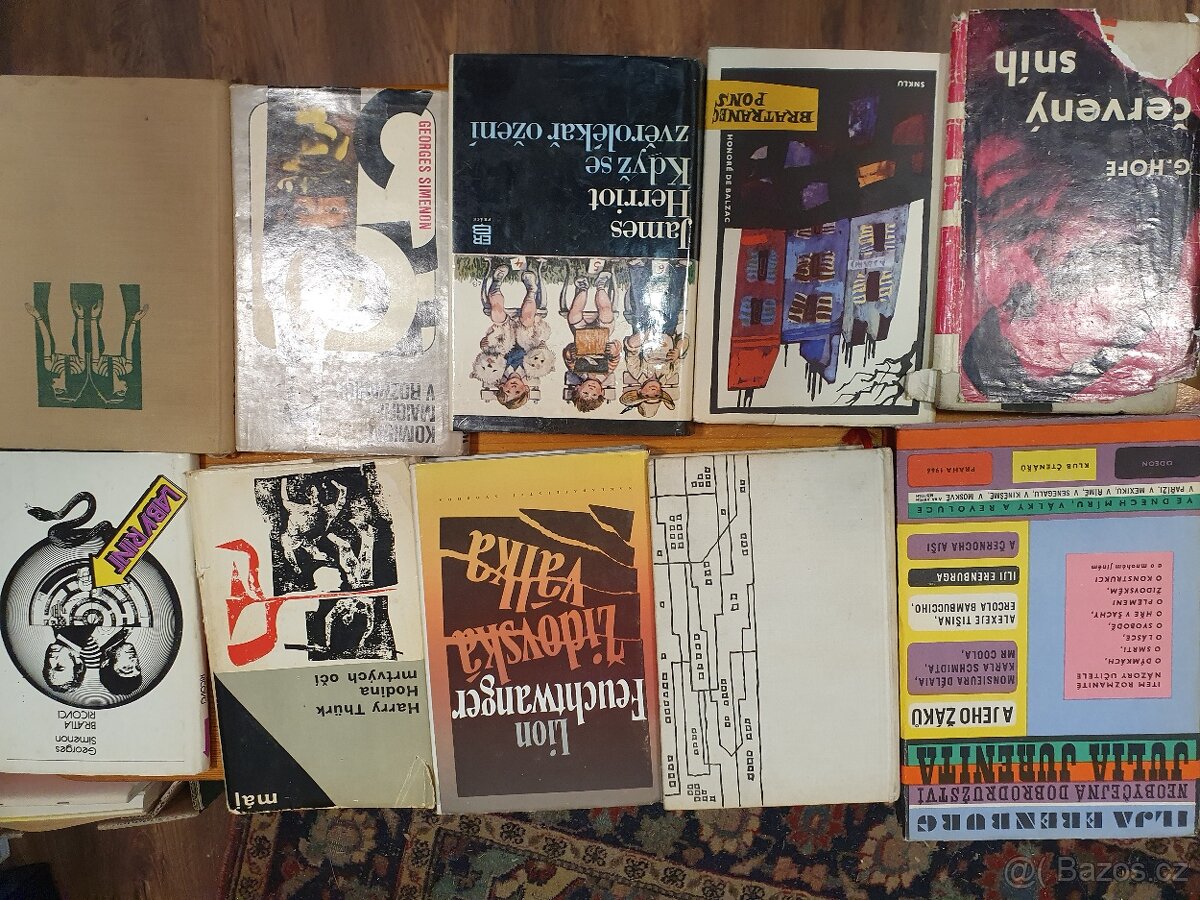 Set více než 150 knih - 11