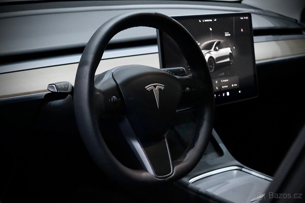 Tesla Model Y Long Range Dual Motor AWD REZERVOVÁNO - 11