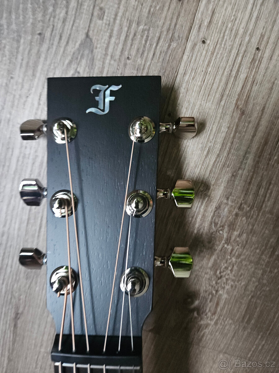 Nová celomasivní cestovní akustická kytara FURCH Little Jane - 11