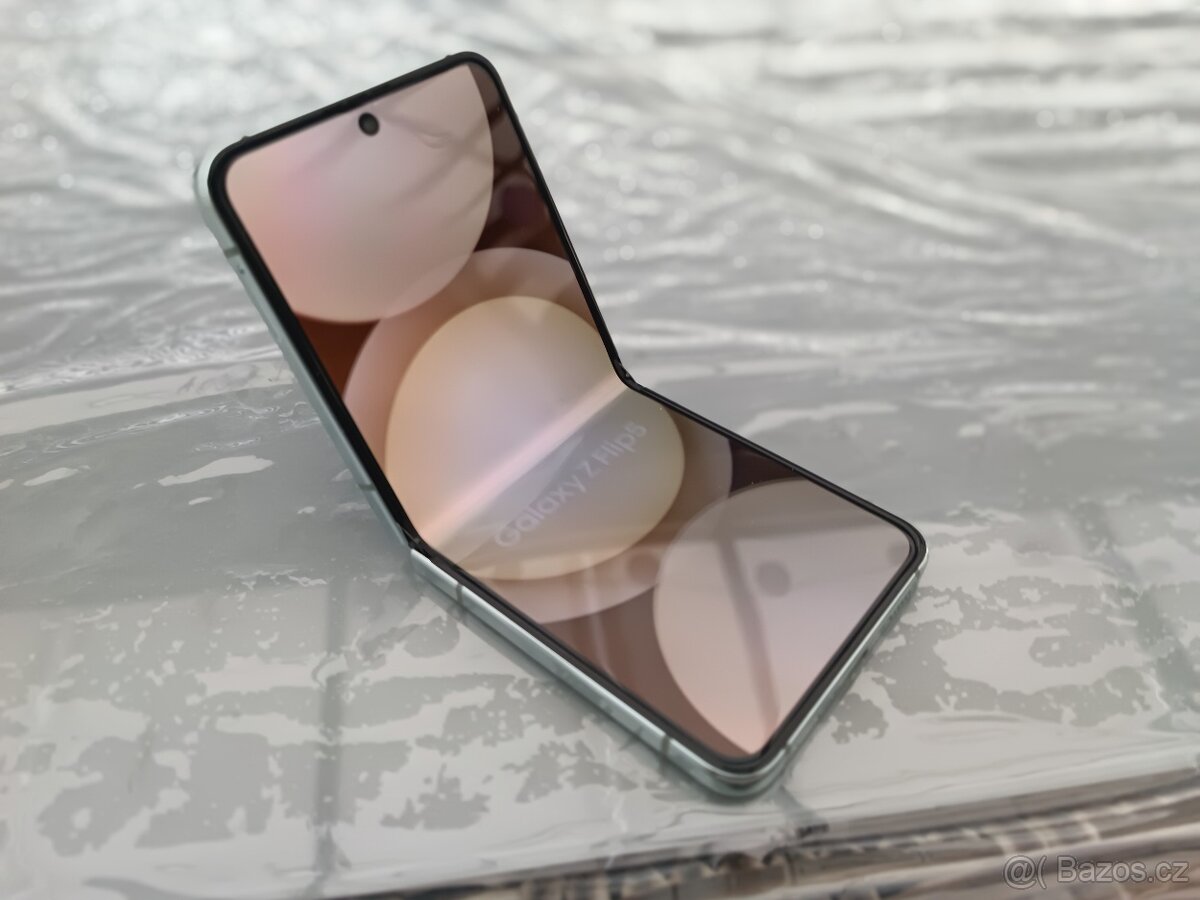 DEMO - Nový Samsung Z Flip 5 - SM - F731B - POZOR DEMO - 11