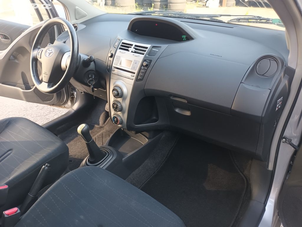 Toyota Yaris, 1.3VVT-I 63KW servisovaný - 11
