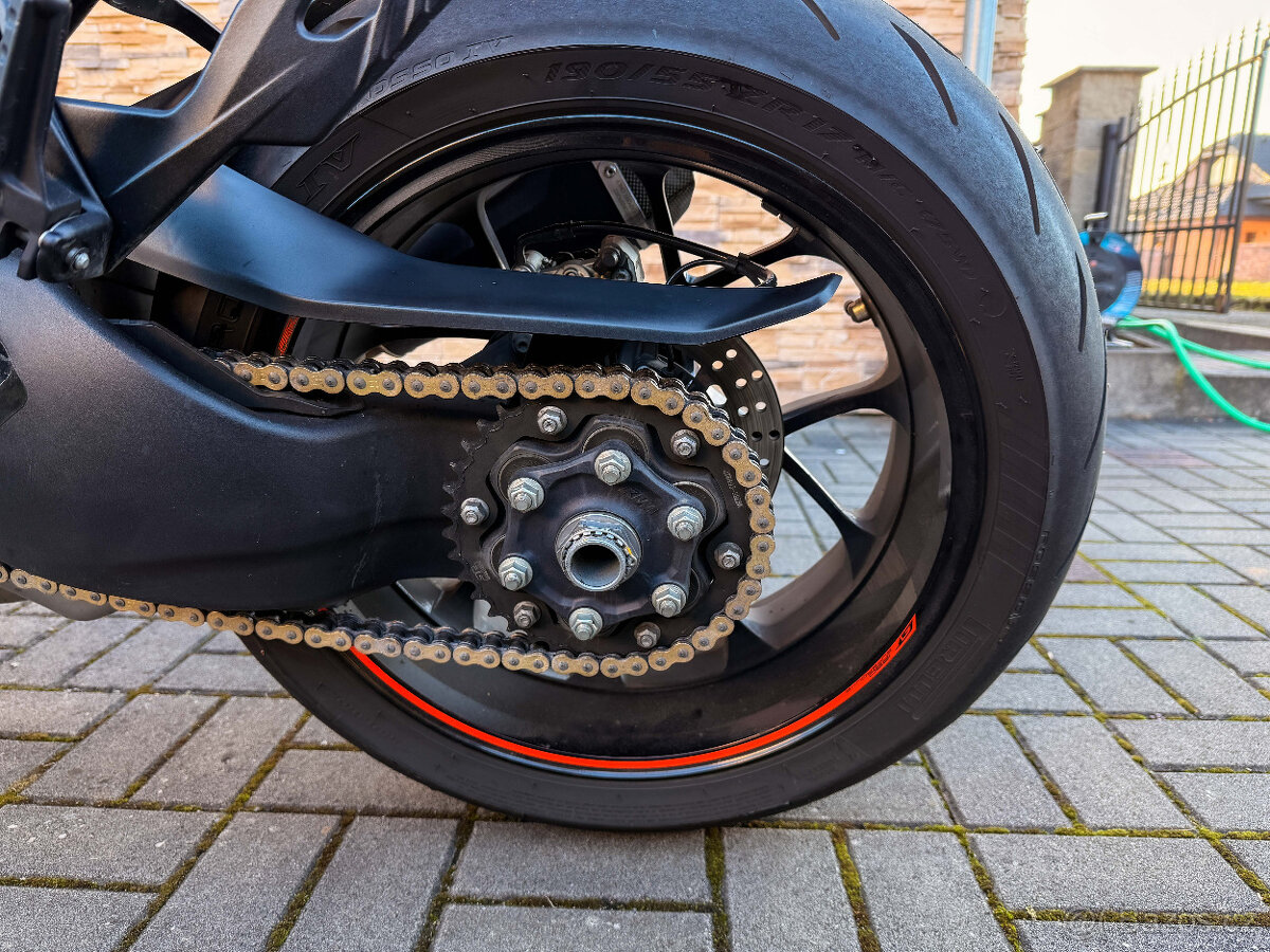 KTM Super Duke 1290 GT - 11