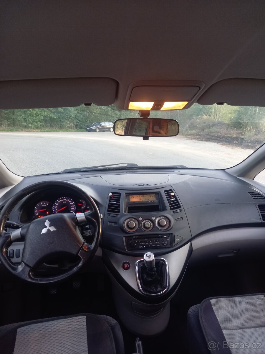 Mitsubishi Grandis - 11