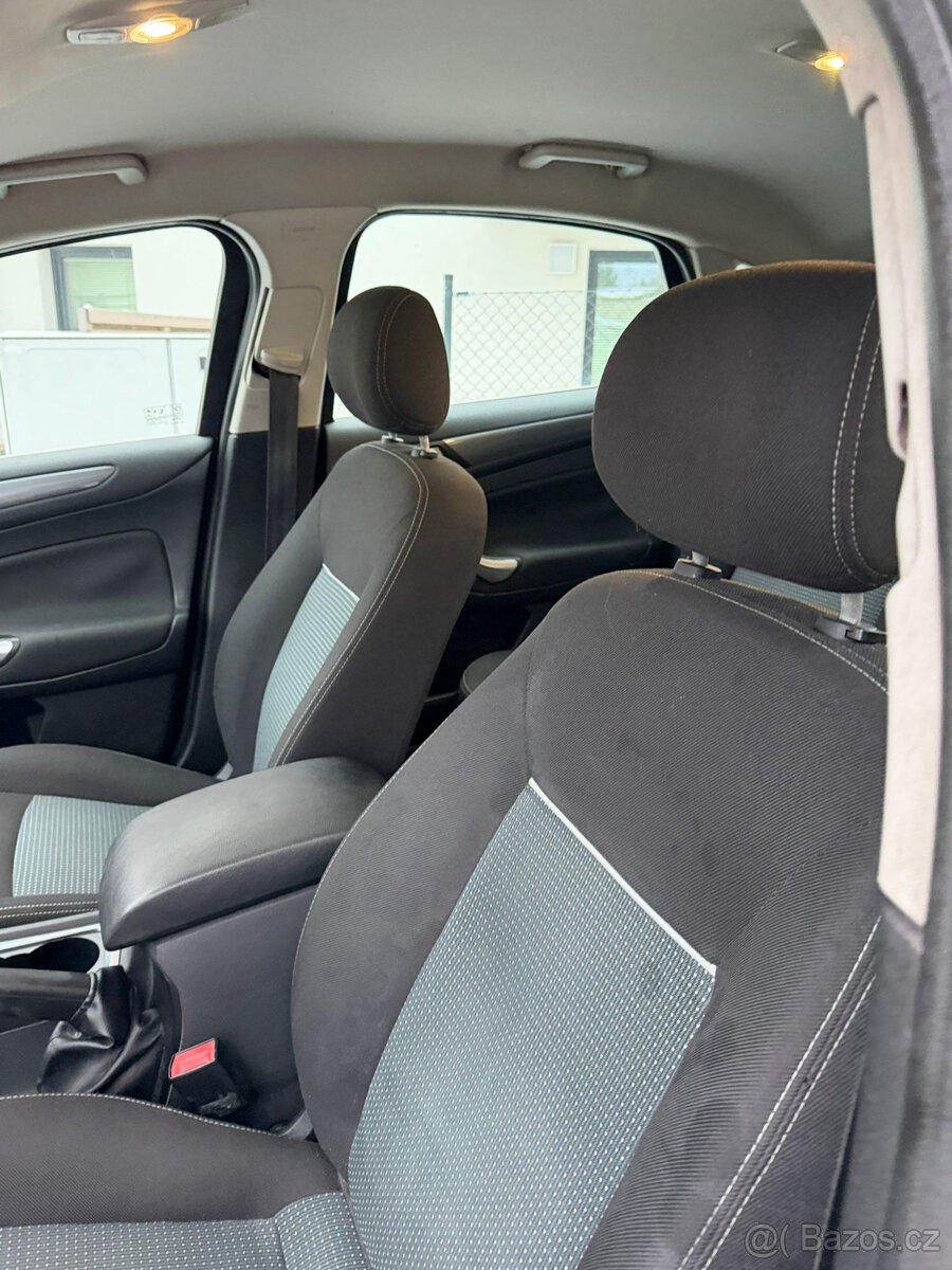 Ford Mondeo 1.6i TOP STAV - 11