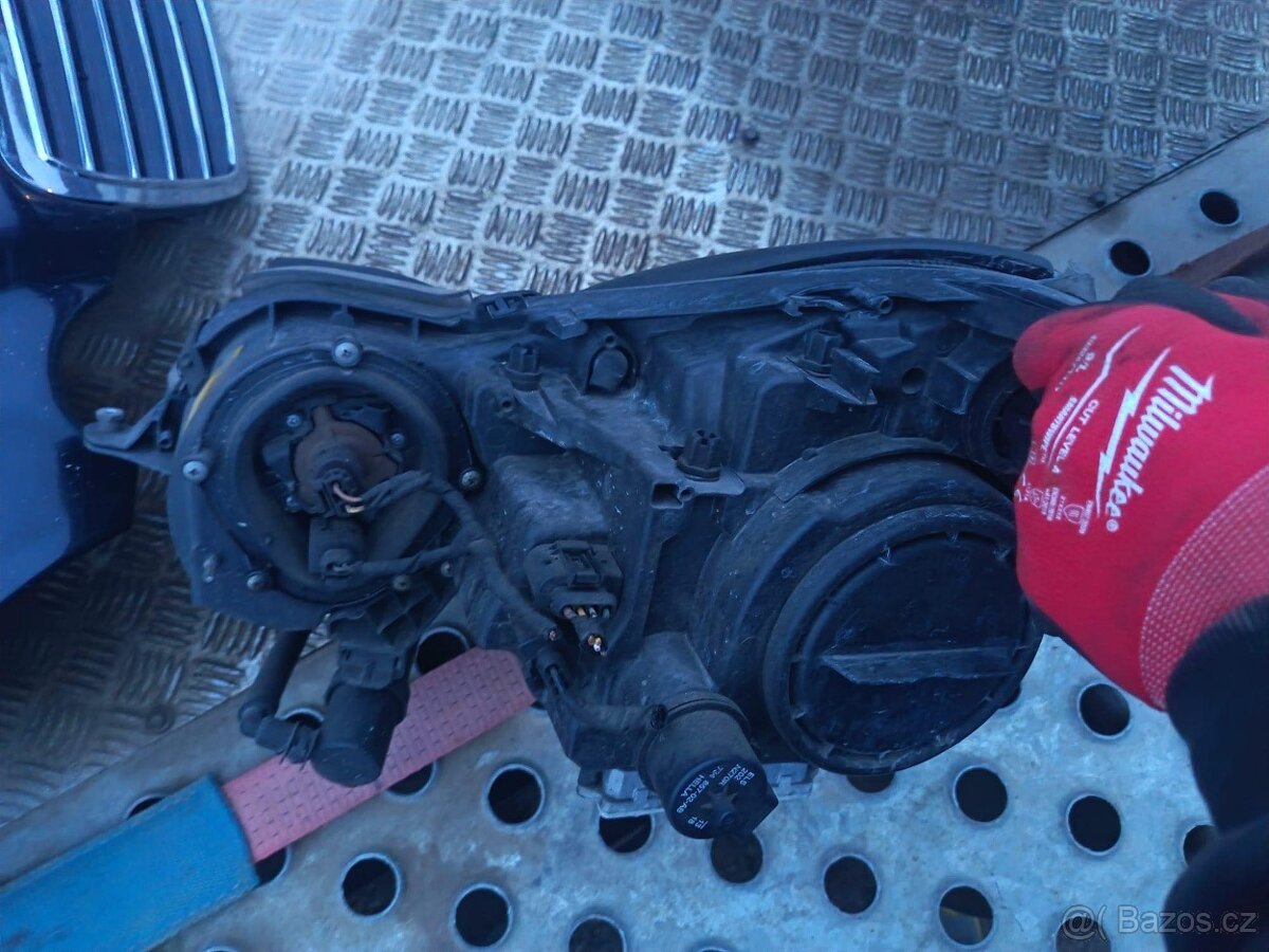 Předek Mercedes W211 před FL - 11