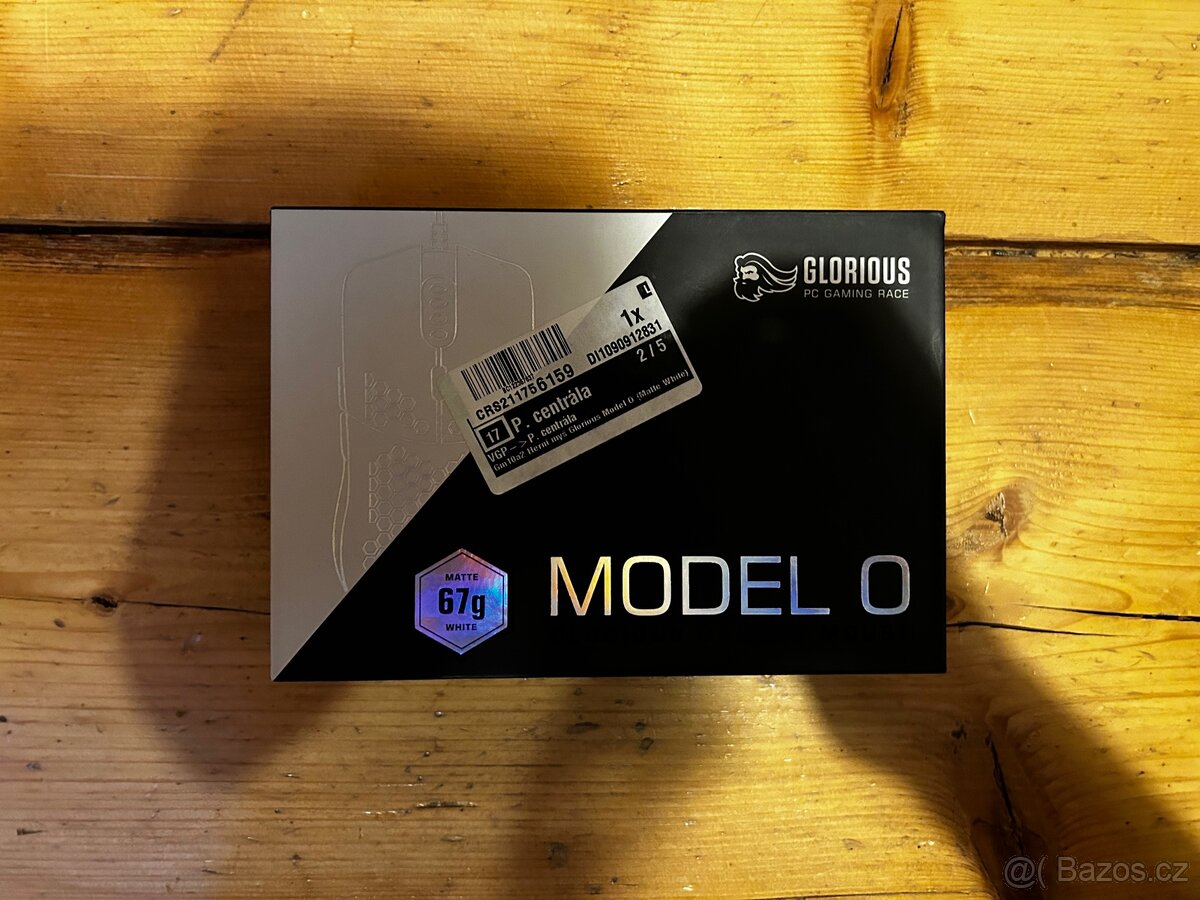 PC s monitorem, sluchátky, klávesnicí a myší - 11