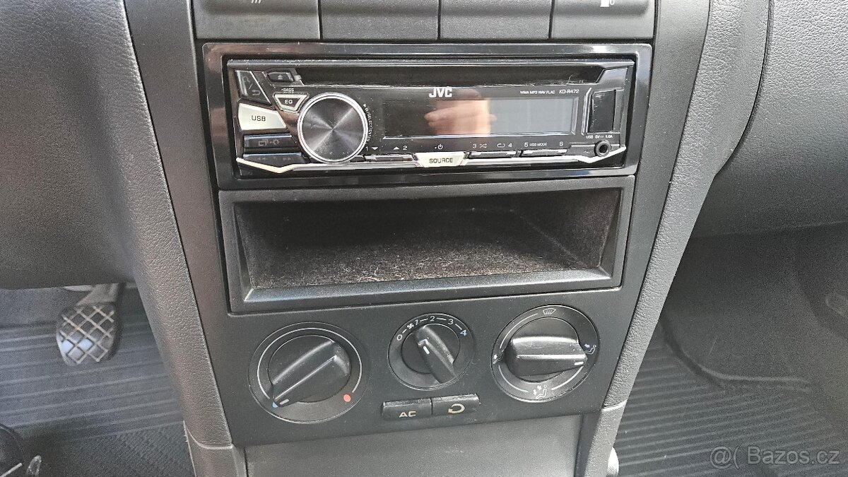 ŠKODA OCTAVIA 1,6 i Ambiente - 11