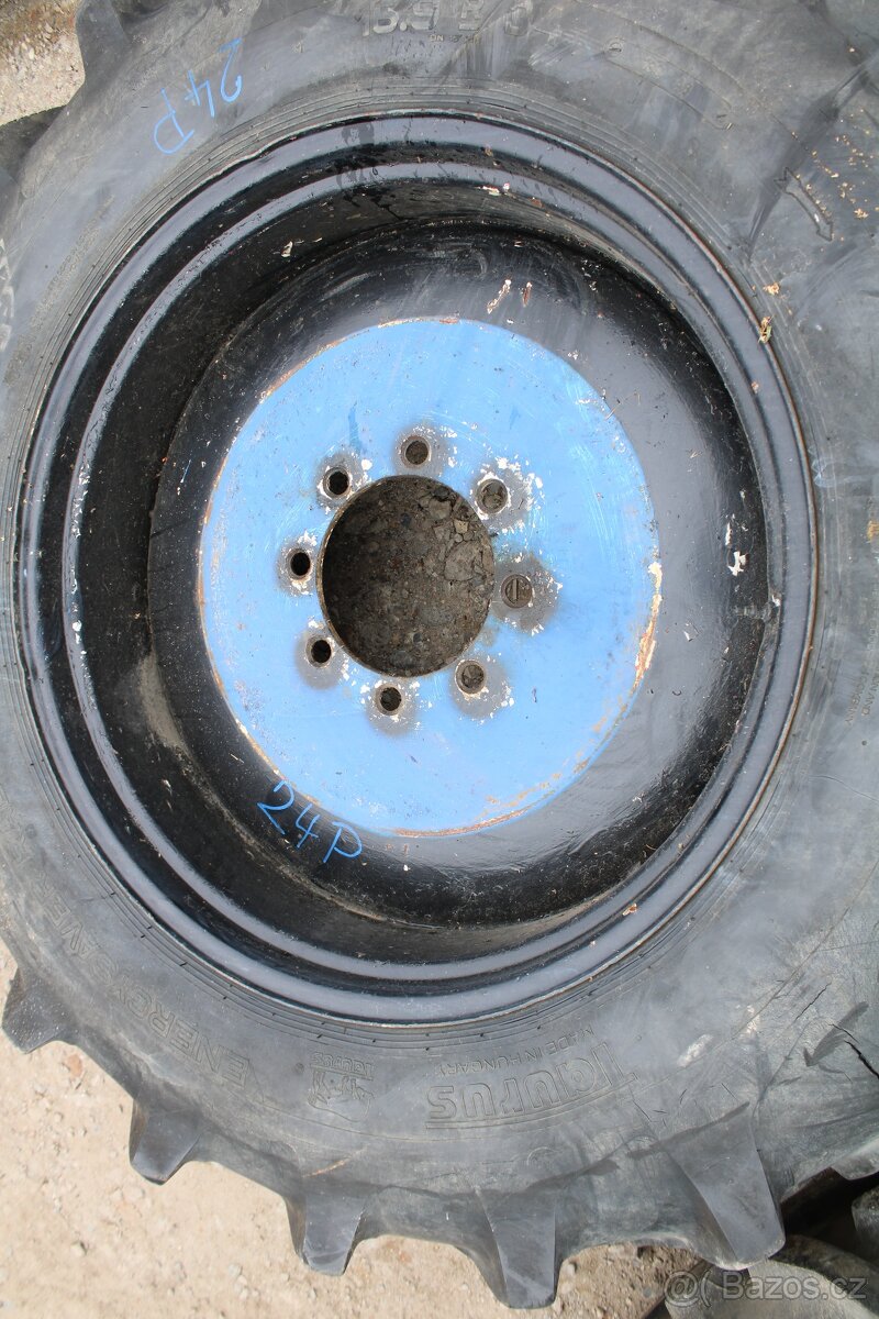 Zetor 8011 8145 zadní kola 16.9-34 vzorek 75% - 11