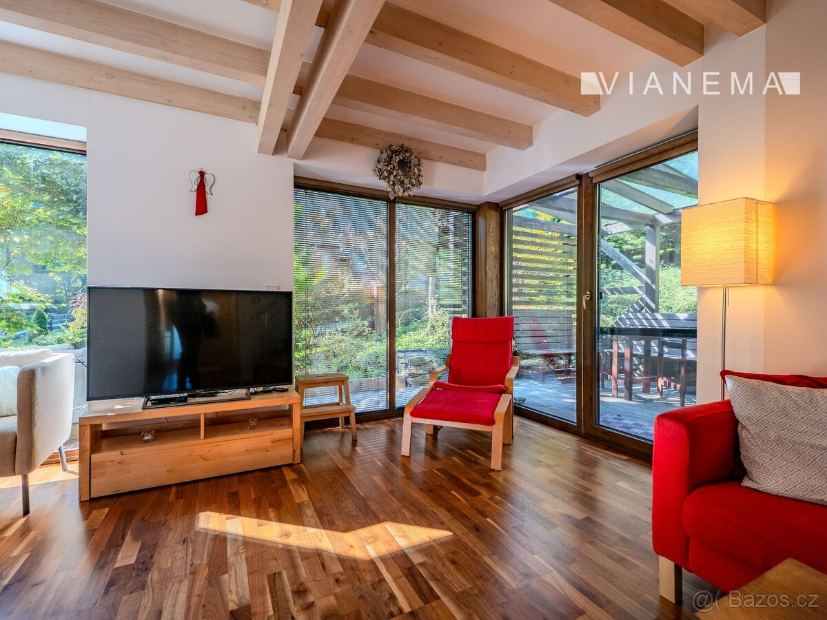 POUZE U NÁS Výjimečný rodinný dům, pozemek 973 m2, Makov - 11