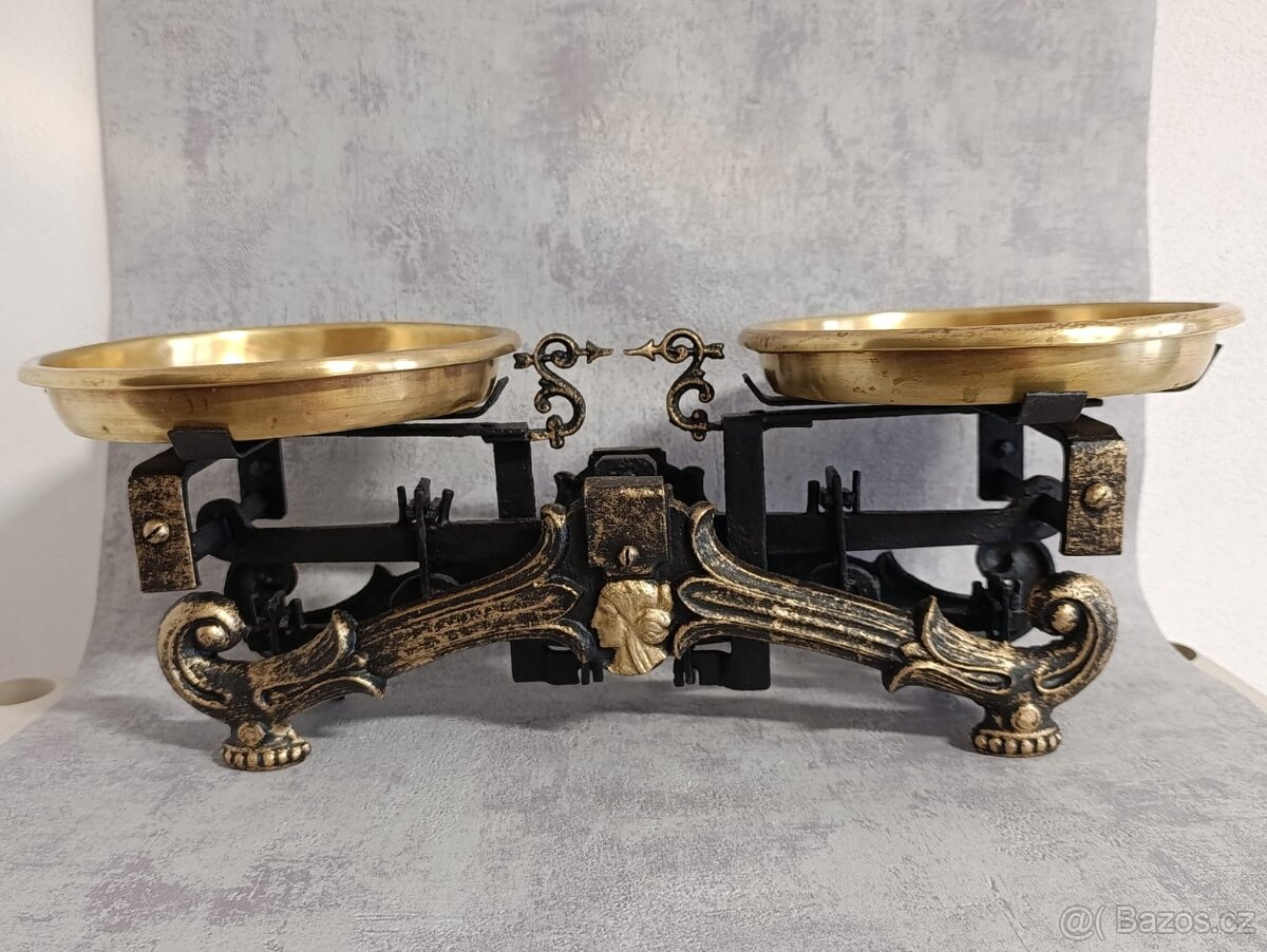 Staré dvoumiskové váhy se ženou po kompletní renovaci - 11