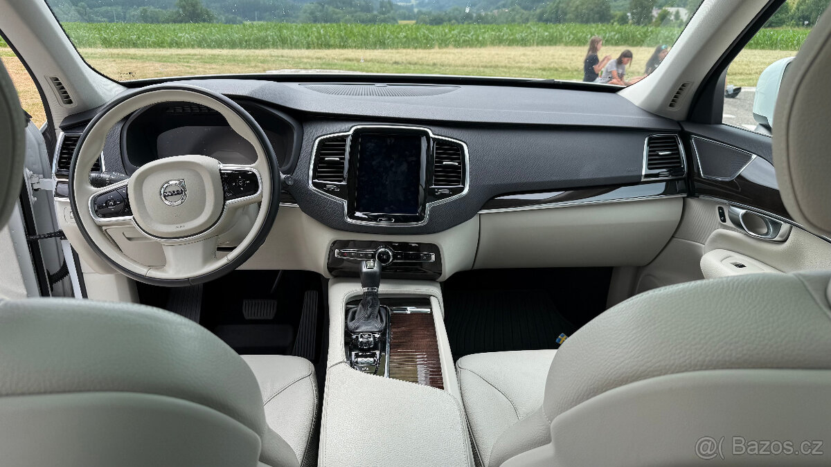 Volvo XC90 T6, 2.0l, 235kw, AWD, bílá, 7 míst, 2017 - 11