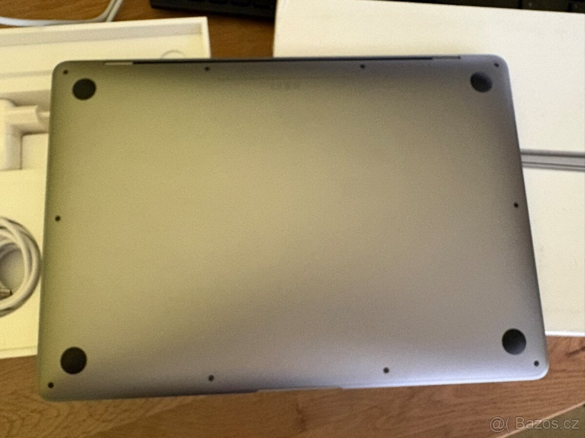 Macbook Air 13" M1 chip 8 GB RAM | 256 SSD | TOP stav - 11