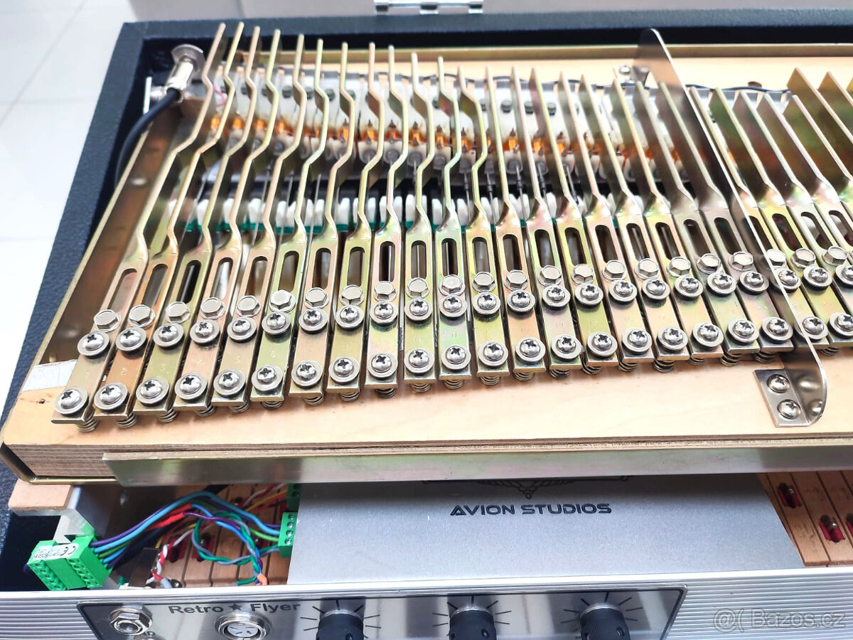 RHODES MARK I SeventyThree rok 1976 - 11