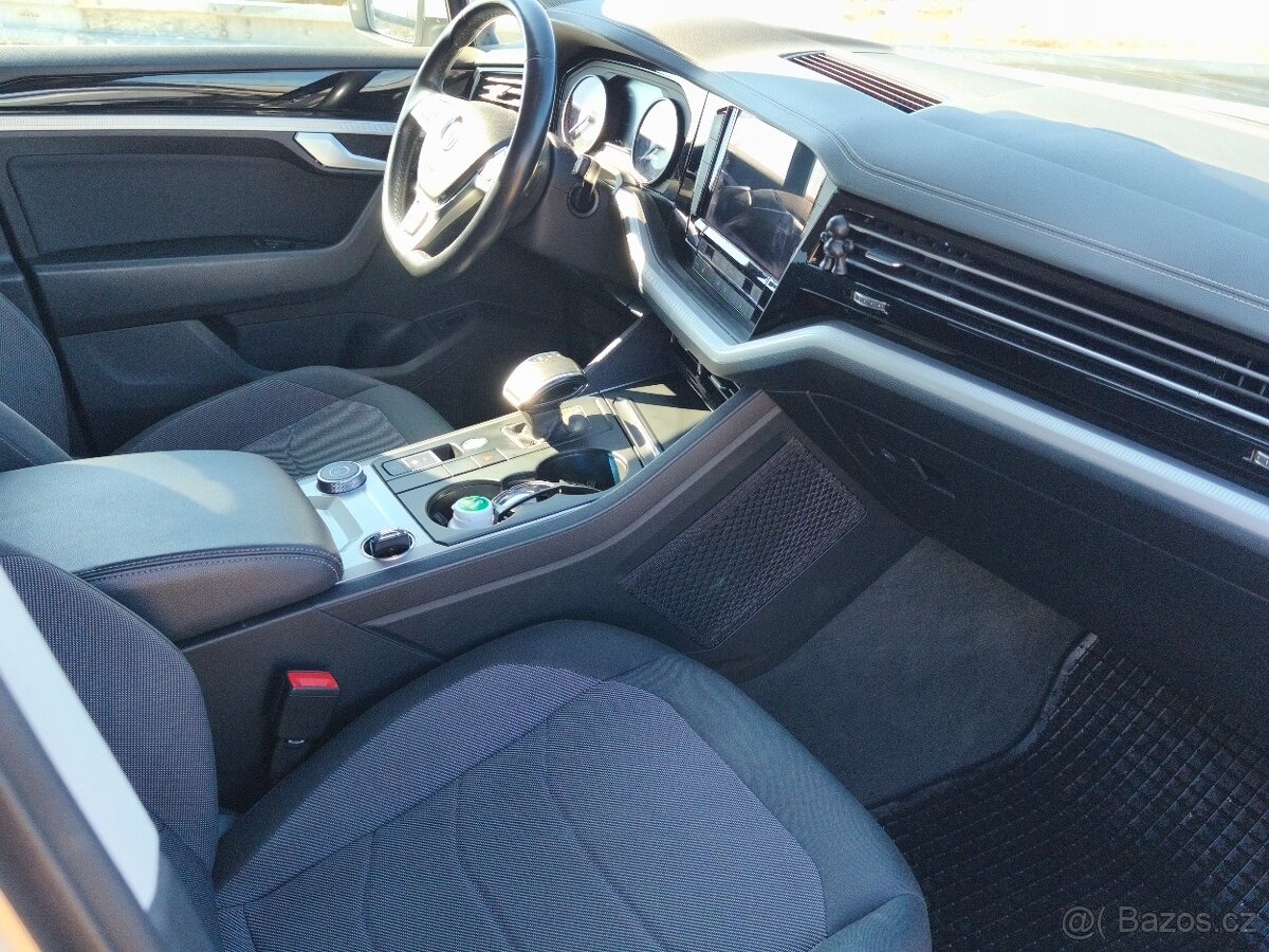 Volkswagen Touareg - 11