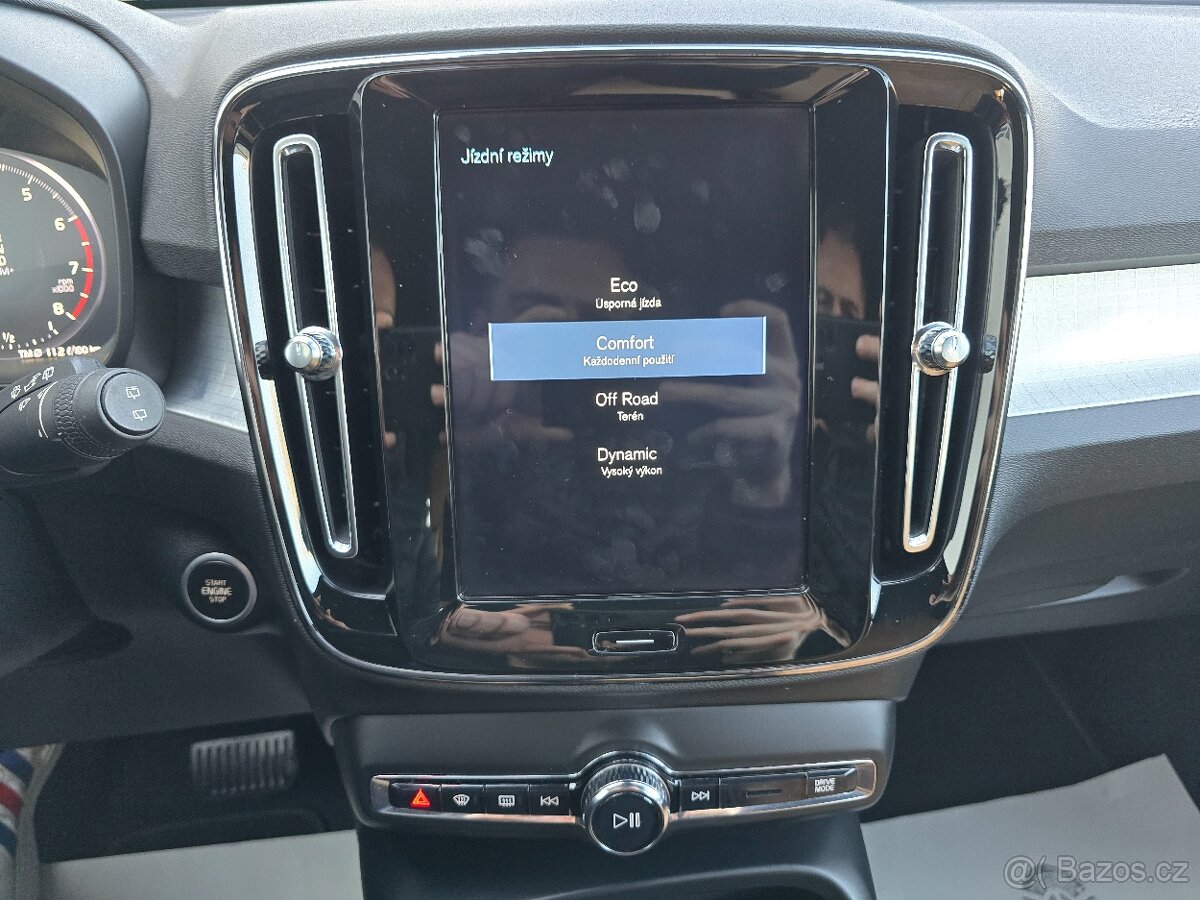 VOLVO XC40 2,0 182kW T5 AWD MOMENTUM Auto ČR 2019 LED + KŮŽE - 11