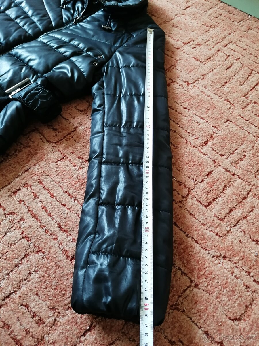 Dámská černá zimní bunda zn. H&M vel. 36 - 11