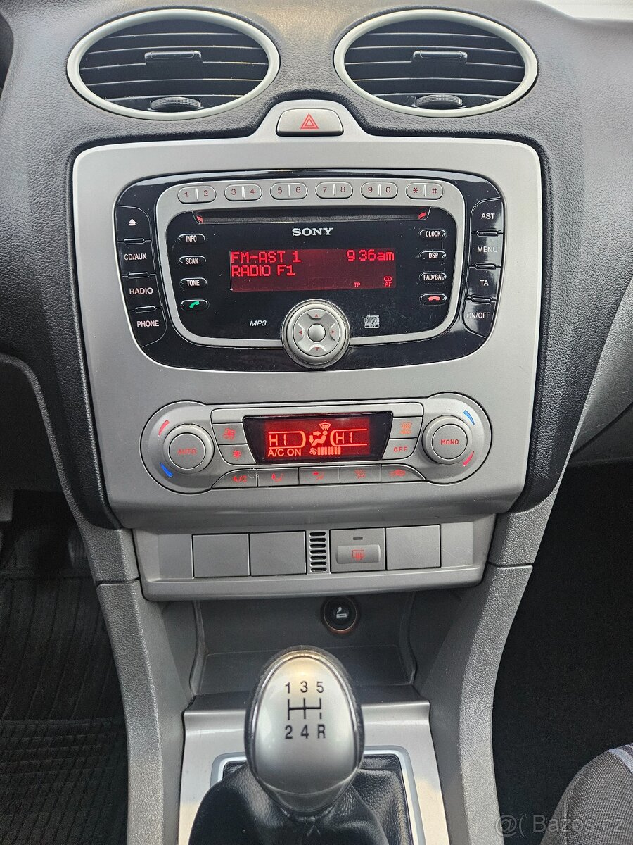 Ford Focus 1.6 74 kW benzín - 11