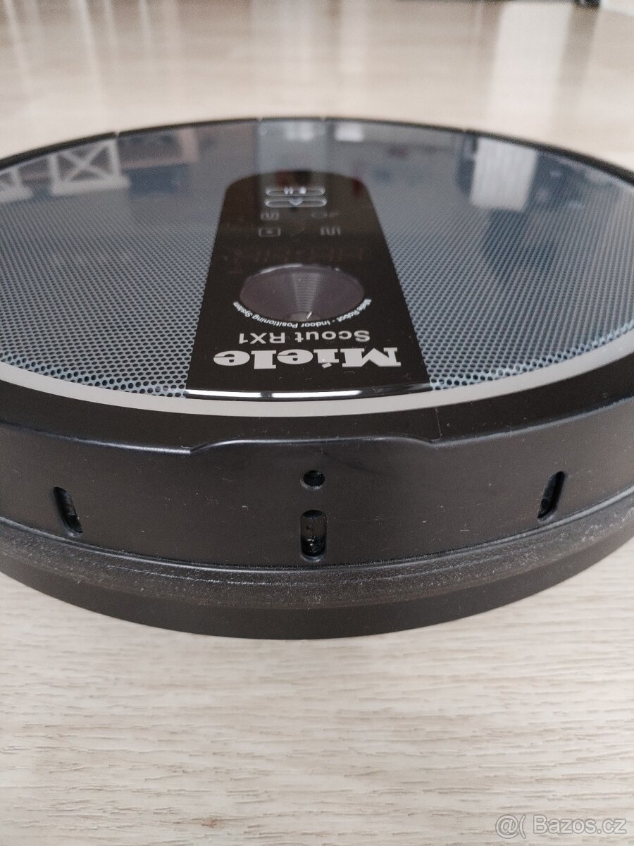 Robotický vysavač Miele Scout RX1 - 11