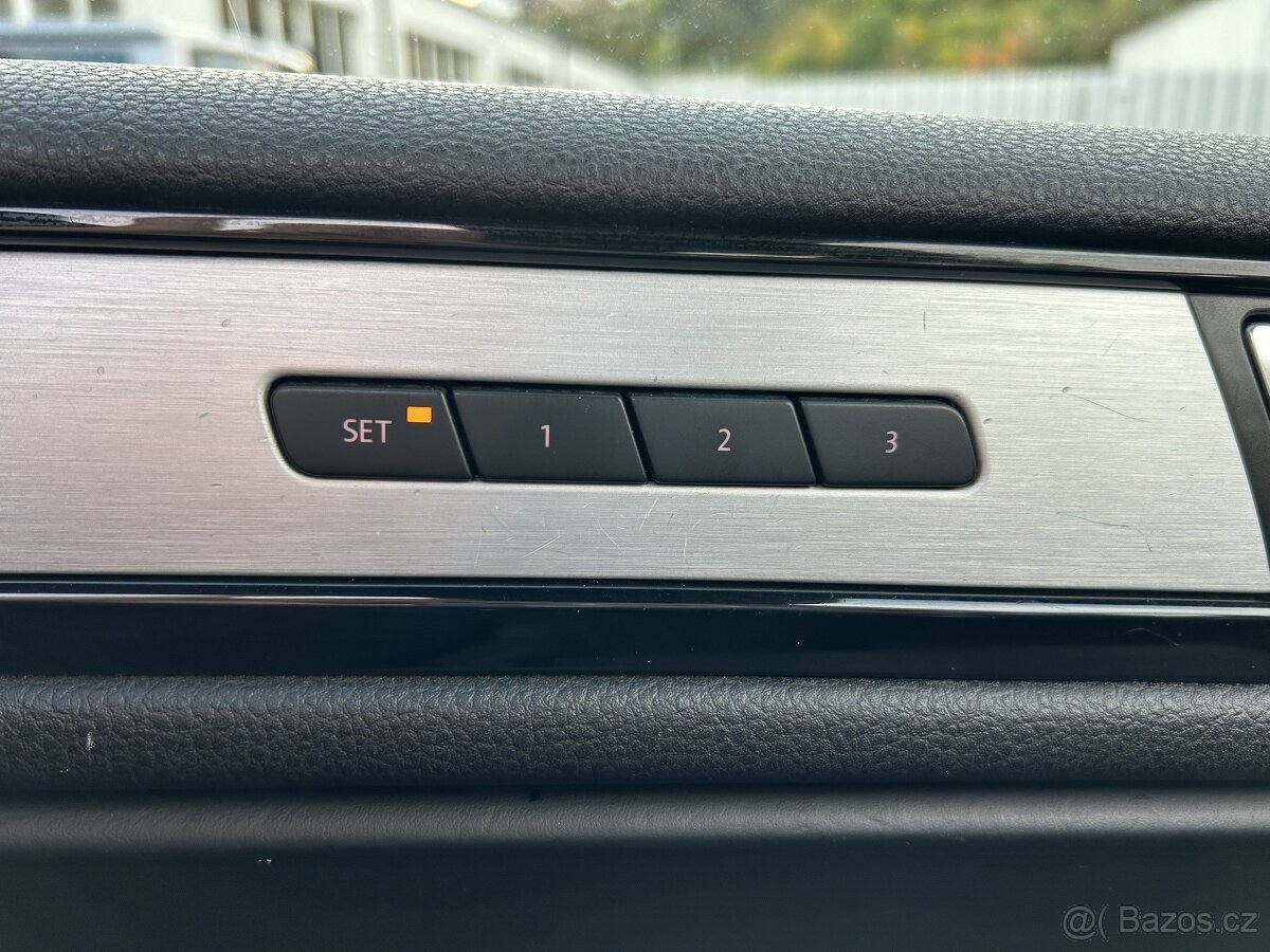 VW Touareg 3.0TDI 245k, serviska, 155tkm - 11