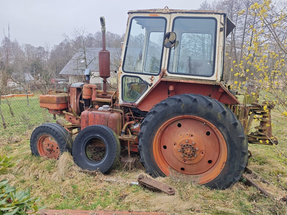 Traktorbagr Bělorus - 11