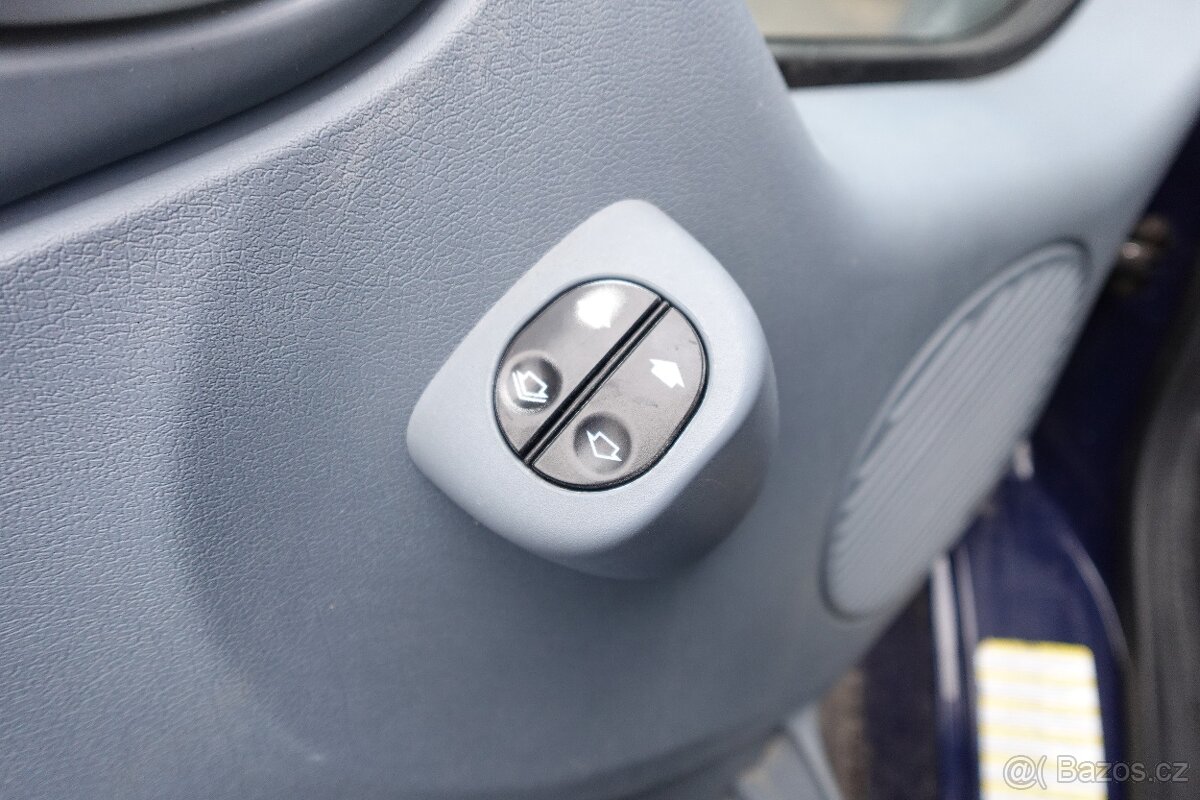 FORD TRANSIT JUMBO 6 MÍST 2.2TDCI KLIMA - 11