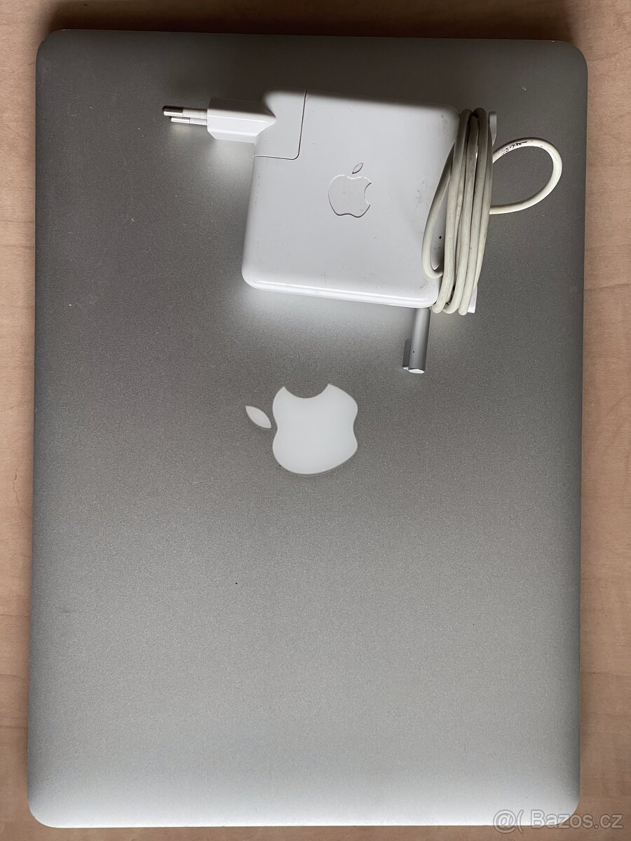 MacBook Air Core i5 model: (A1369) - 11