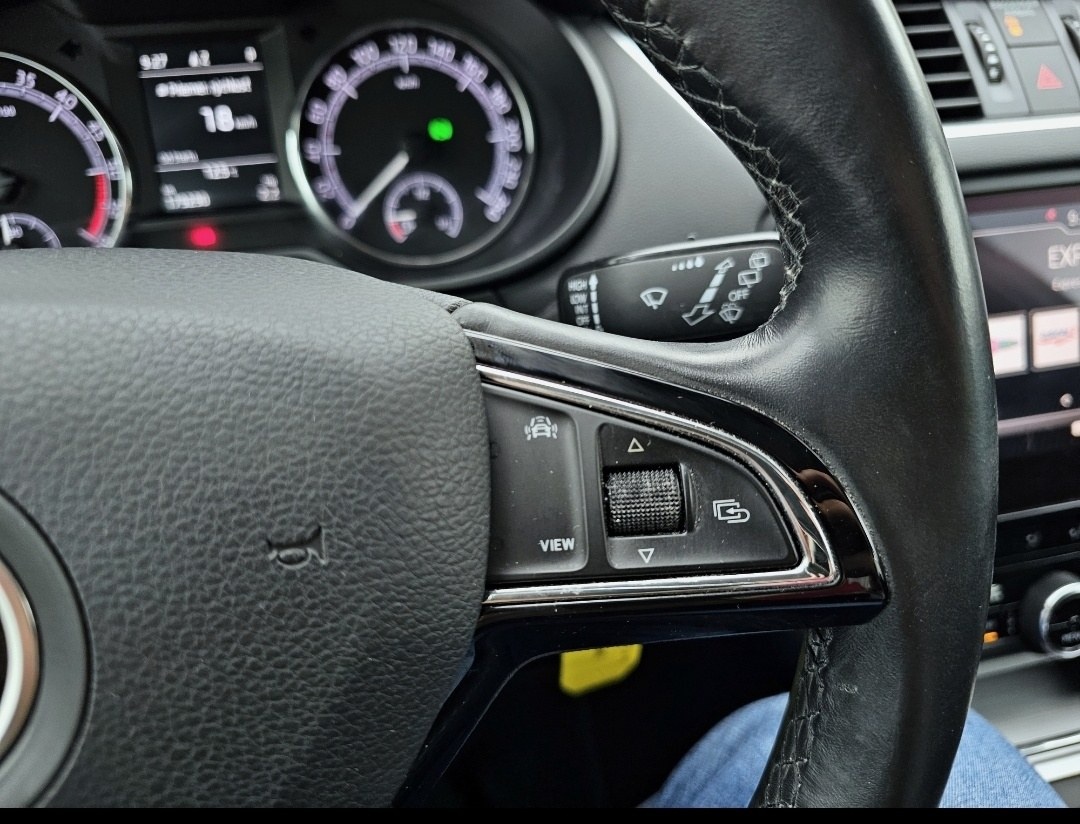 ROLOVACI KOLECKA NA MULTIFUNKCNI VOLANT - 11