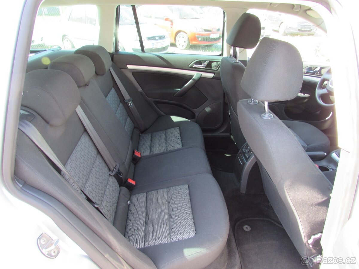 Škoda Octavia II 1.6 TDi 77kW kombi, Servisní kniha, 2.maj. - 11