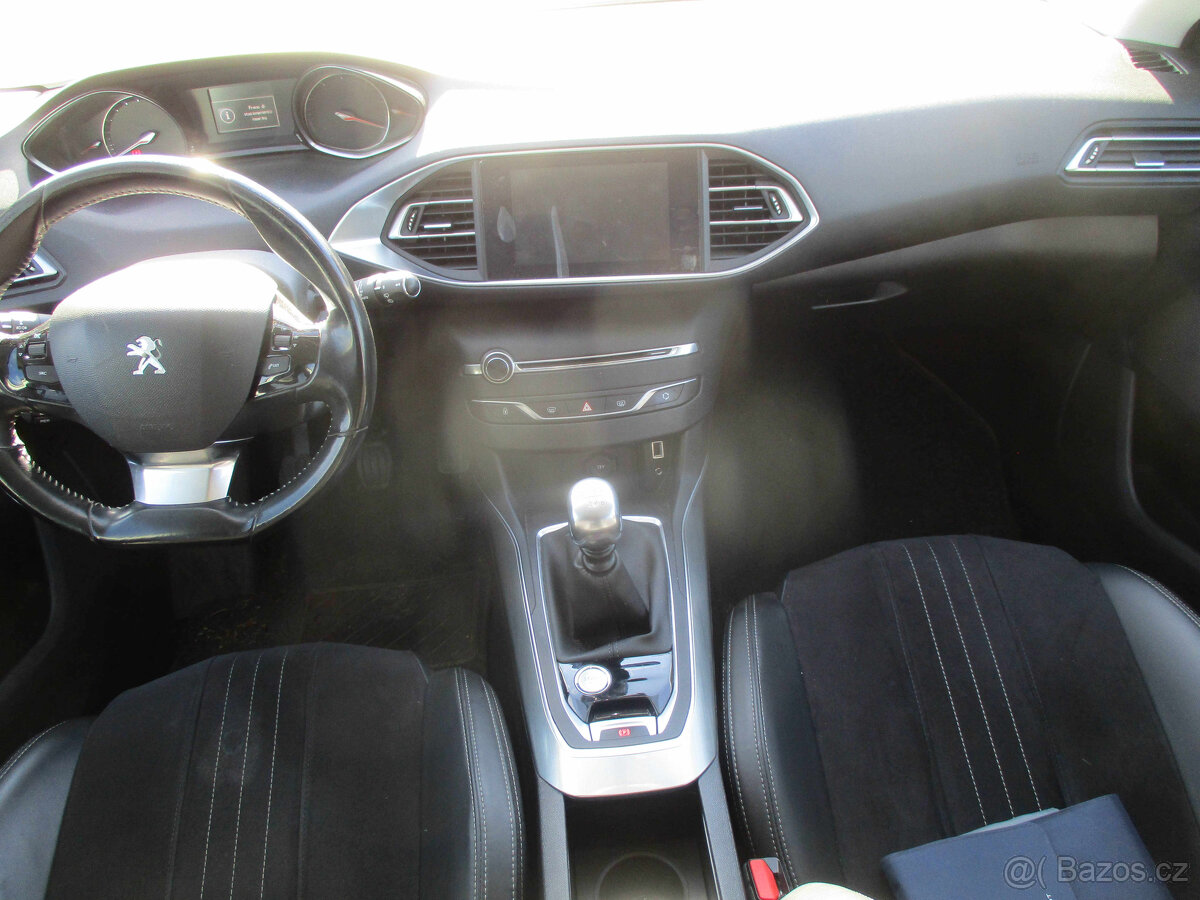 PEUGEOT 308 1,6HDi 88kw Allure EURO6 bez koroze 2017 - 11