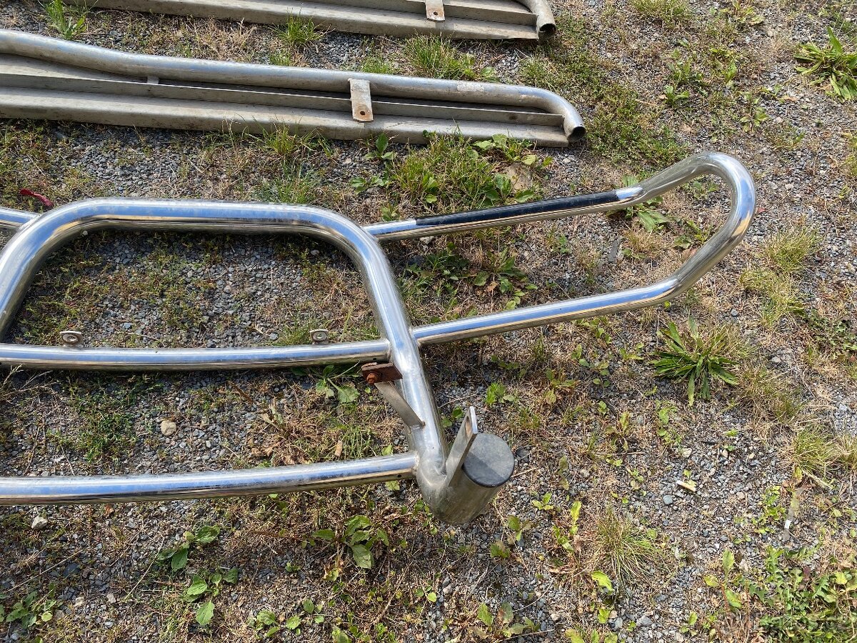 SSANGYONG MUSSO - PŘEDNÍ OCHRANNÝ RÁM A NÁŠLAPY COBRA - 11