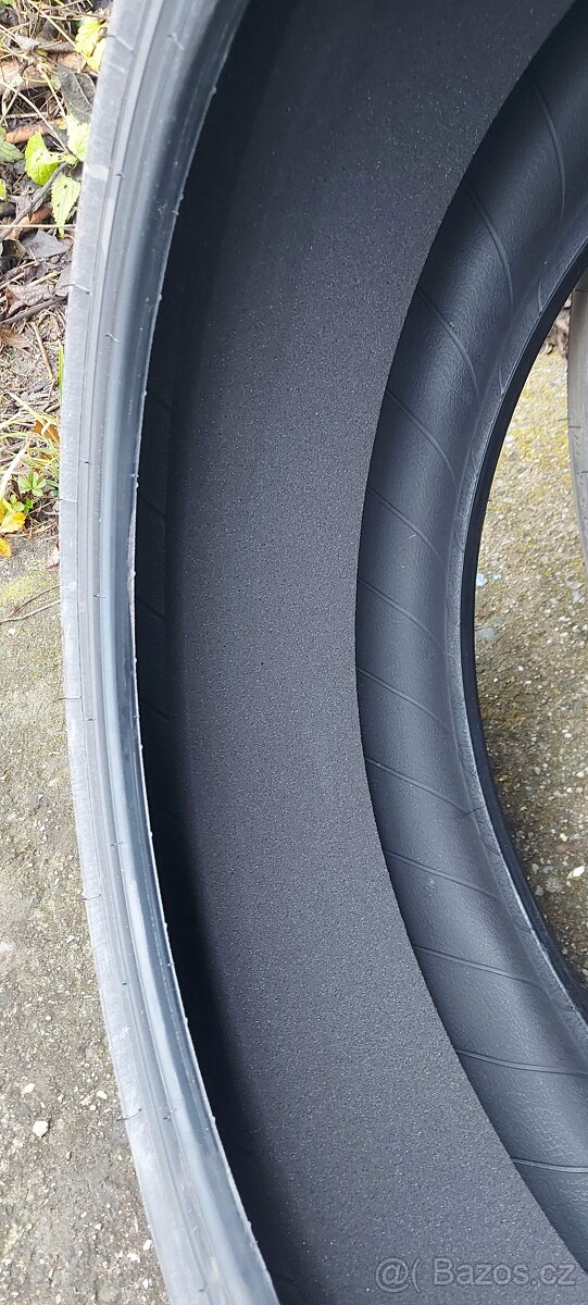 Tesla3-letní origo pneu Michelin e Primacy 235/45 R18,zánovn - 11