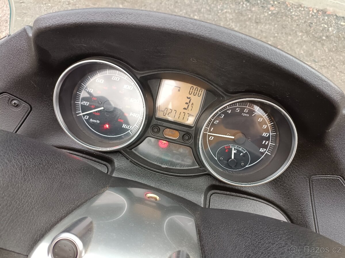 Piaggio mp3 125i - 11