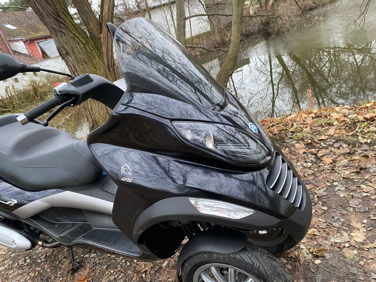 Piaggio MP3 - 11