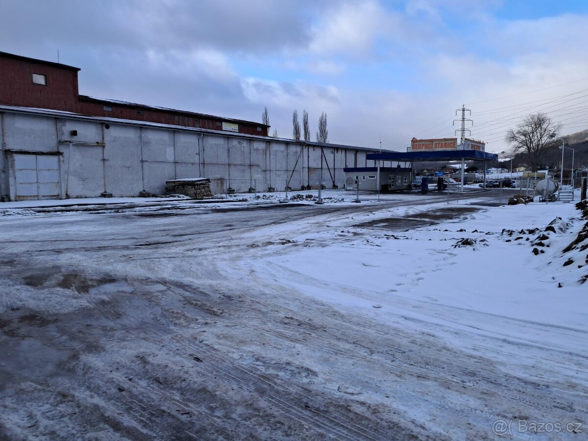 Areál, haly, sklady, výroba, garáže a zázemí. - 11