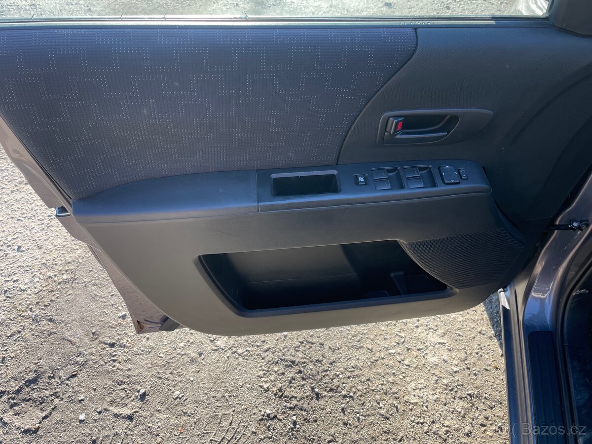 Mazda 5 1.8i 85kW 7 míst nová STK - 11