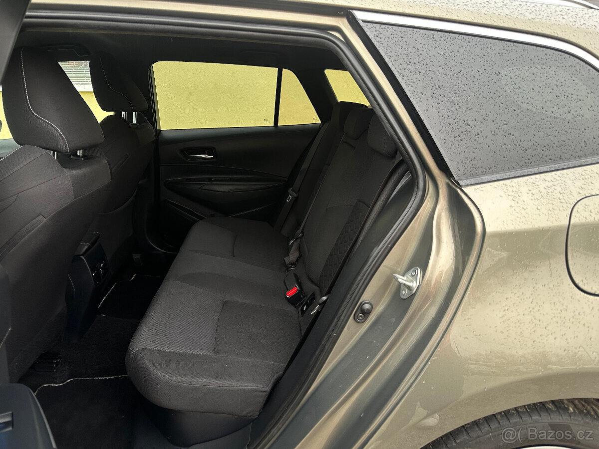 Toyota Corolla 2.0 Hybrid/1MAJ/Serv.Knih - 11