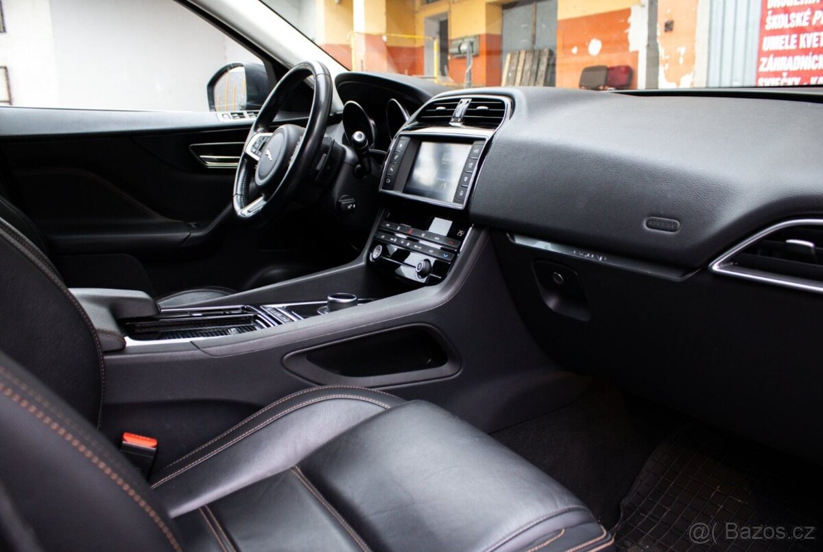 Jaguar F-Pace 2.0D 132kw 4x4 AT/8 2018 - 11