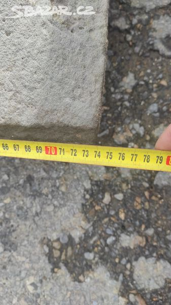 Staré kamenné stříšky, pískovcové hlavice, 5 ks - 11