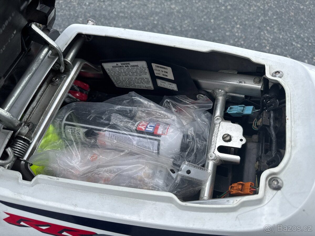 Honda CBR 900 RR Fireblade SC44 NEHAVAROVANÁ - 11