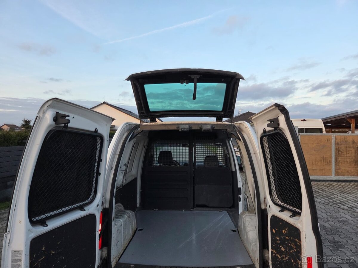 VW Caddy 1,6TDI 75kW automat - 11