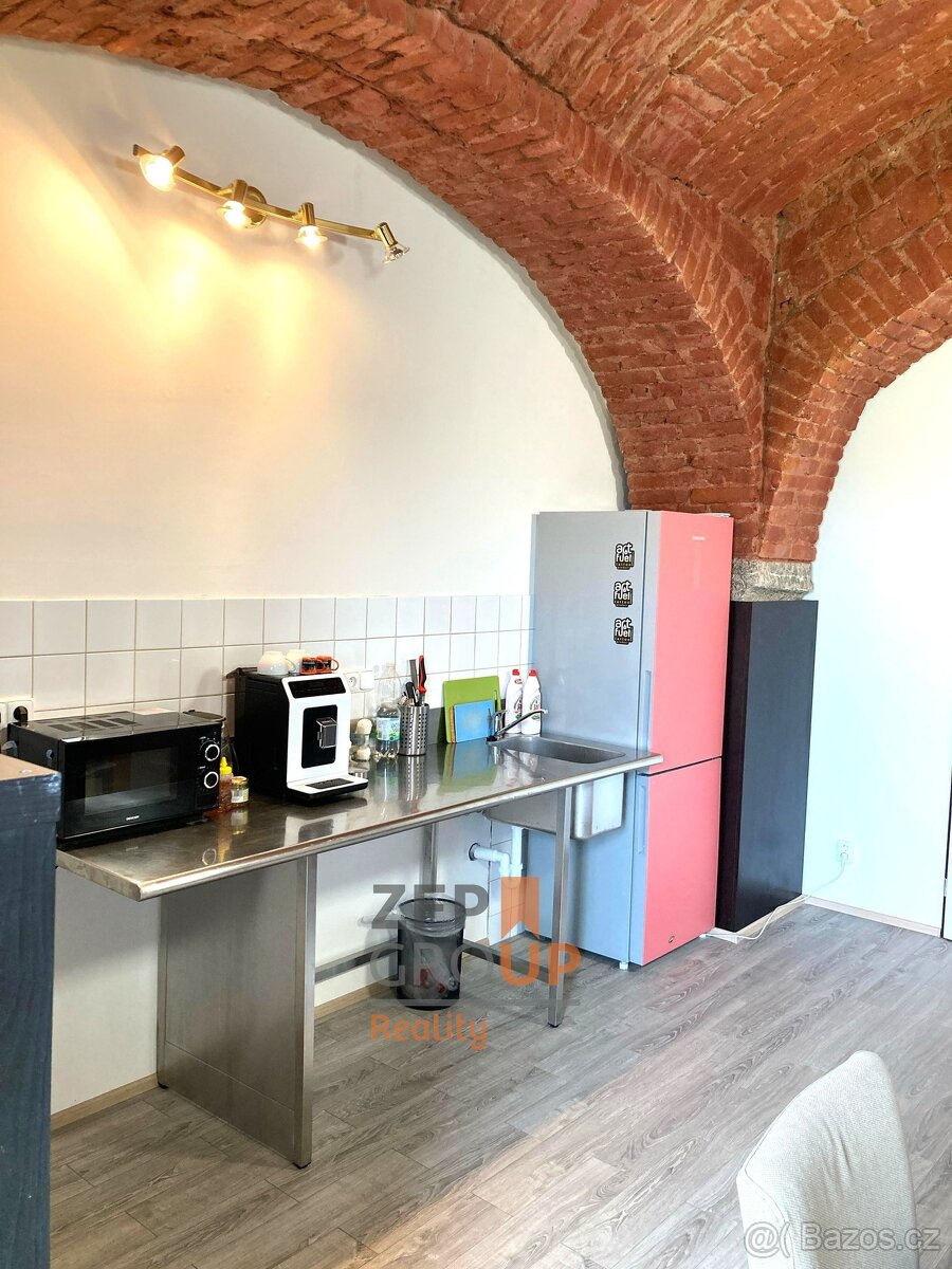 Pronájem kanceláře o rozloze 25,8 m² , ulice K Radotínu , Pr - 11