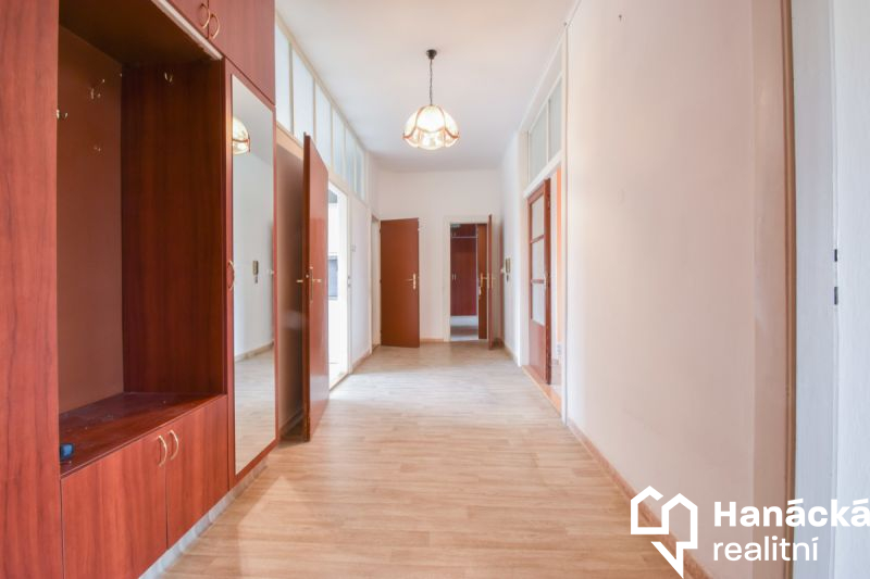 Prodej prostorného bytu 4+1 v Přerově, nábřeží... - 11