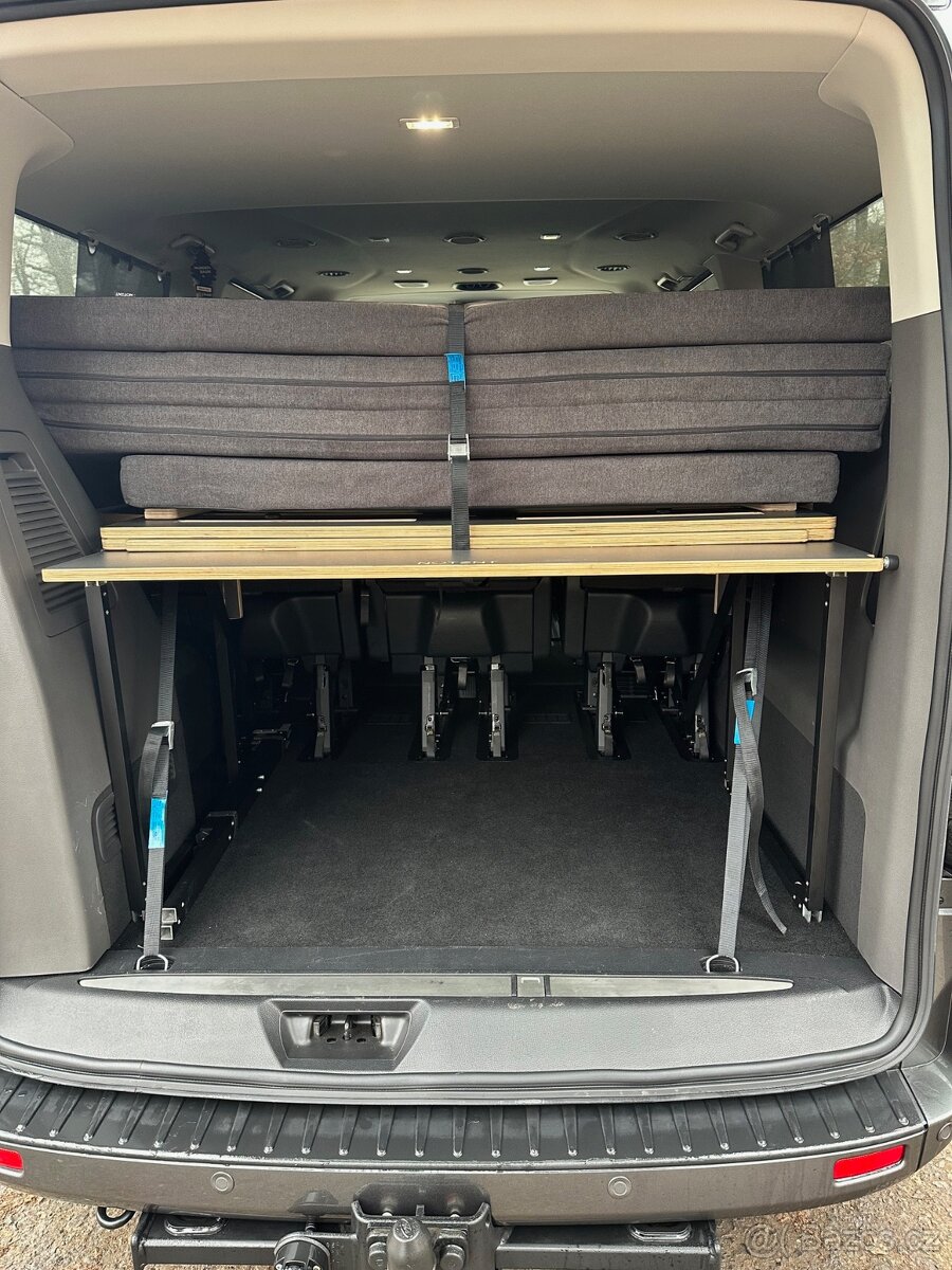 Ford Tourneo Custom se spací vestavbou - 11