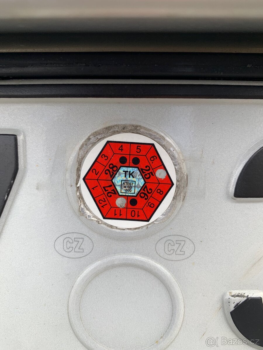 VW Golf IV 1.6SR - 11