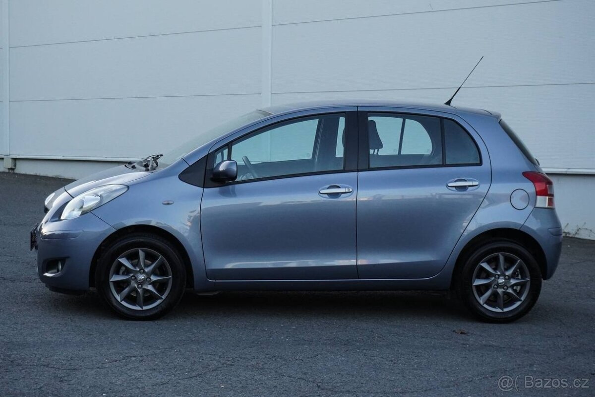 Toyota Yaris 1.3 AUTOMAT - 11