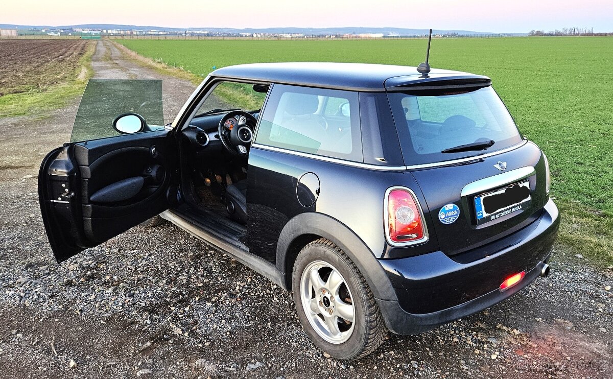 Mini Cooper 1.4i 2007 v krasnem stavu, cerstve po STK - 11