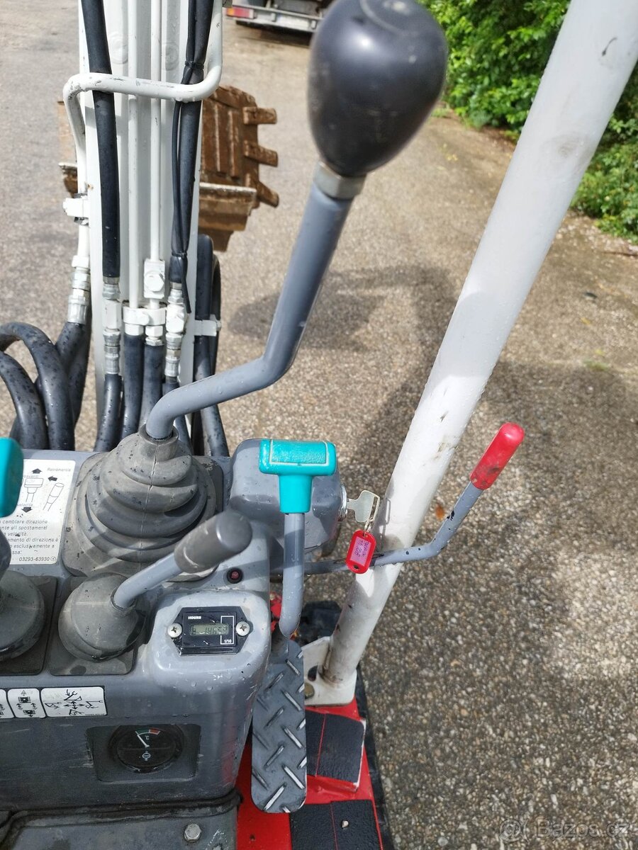 Minibagr Takeuchi 900kg. Rozsirovaci - 11