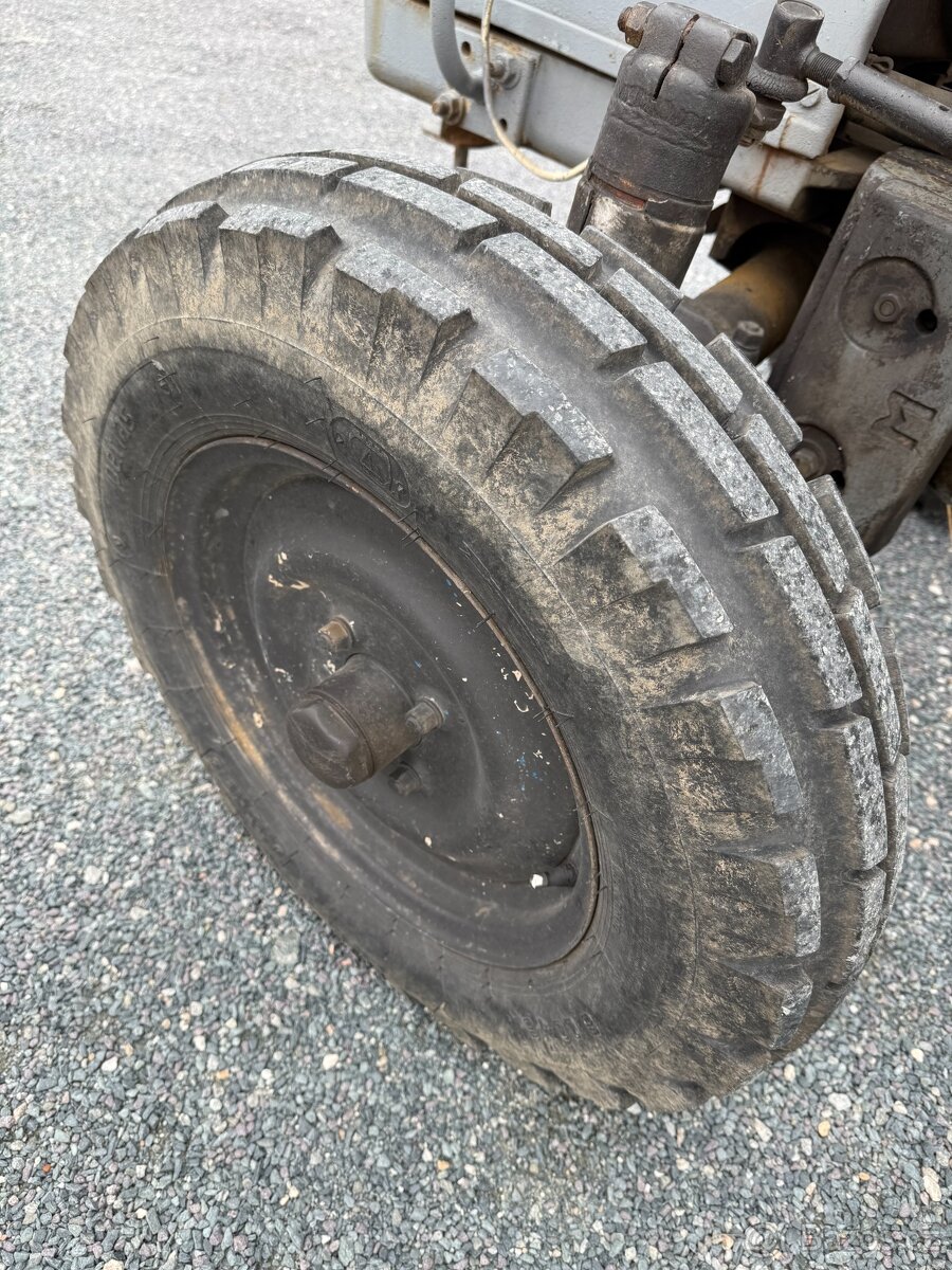 TRAKTOR ZETOR 3511 + PŘÍSLUŠENSTVÍ - 11