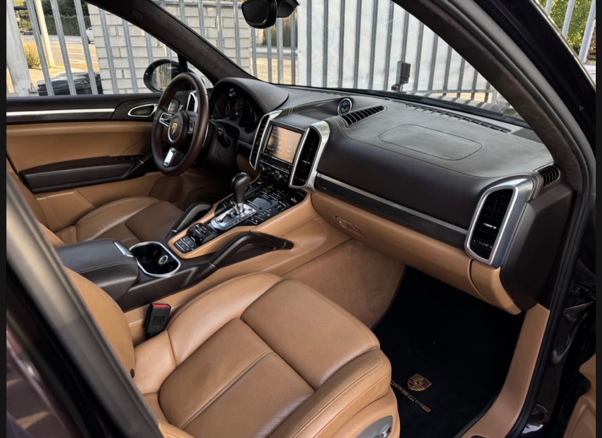 Porsche Cayenne Turbo - 11