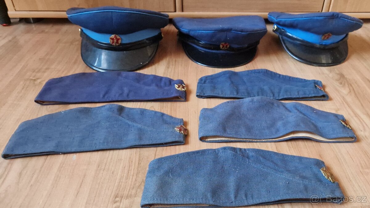 Hasičská helma,přilba s hřebenem a odznaky,čepice,sekerka - 11